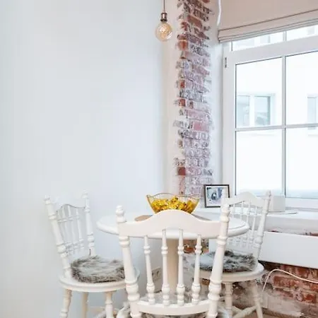 Lejlighed Cozy 1-bedr In The Centre Near Old Town With Private Parking