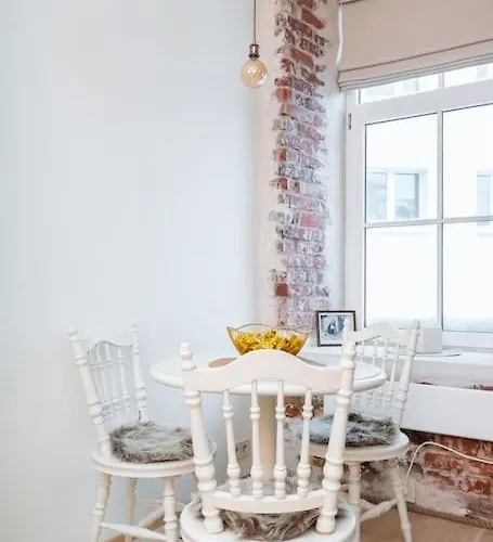 Appartement Cozy 1-bedr In The Centre Near Old Town With Private Parking