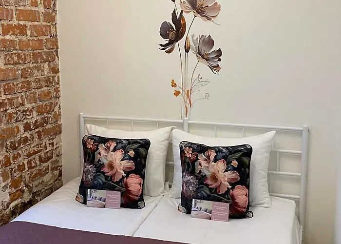 Cozy 1-bedr In The Centre Near Old Town With Private Parking * タリン